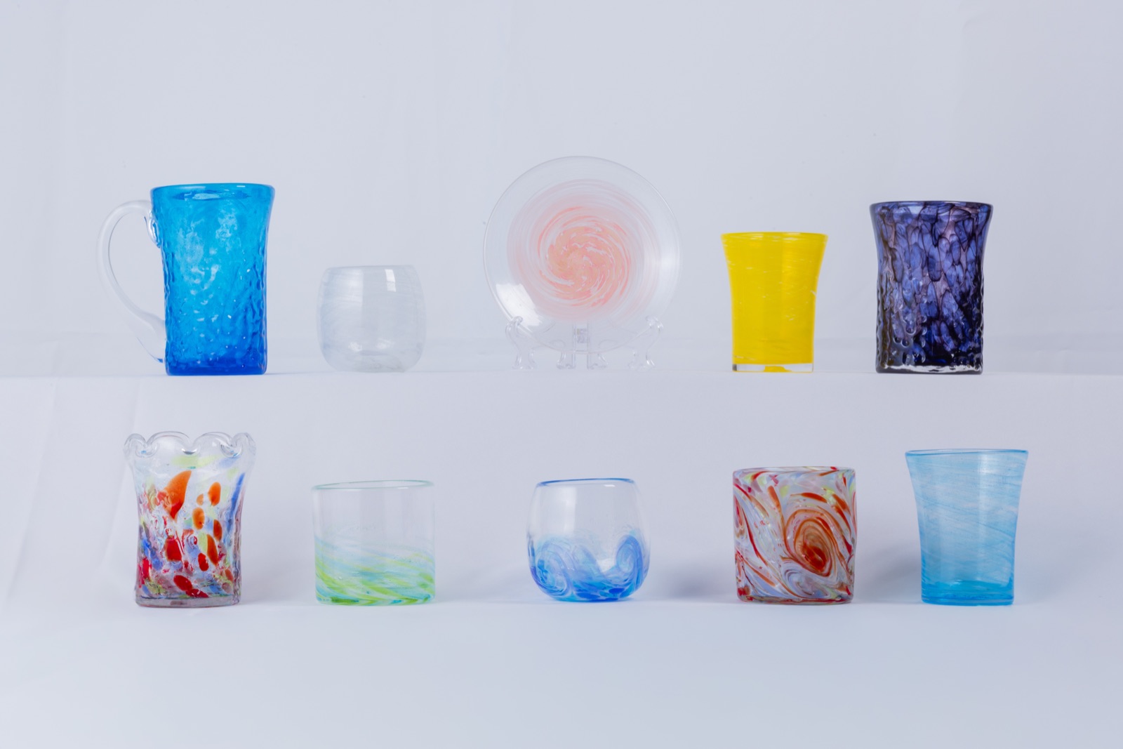 お皿を含む豊富な作品